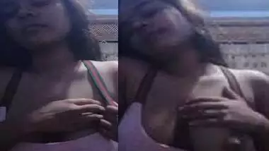 Indian girlfriend selfie big boobs viral play