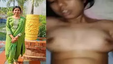 Pretty desi girl fucking pussy with condom dick