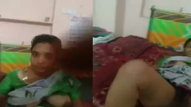 Slutty bhabhi in saree is ready for sex with client