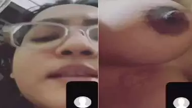 Bengali girl in glasses showing nude body curves