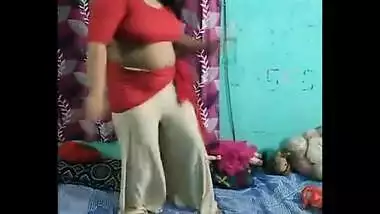 bubbly mumbai housewife bhabhi roshni jha hot navel show.