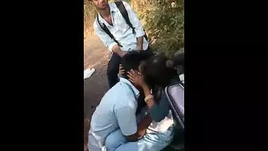 College students kissing outdoor desi mms sex scandal | Hindi