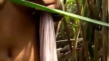 Desi cute girl show her sexy boobs outdoor