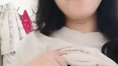 Desi beauty lifting bra one side boob show viral MMS