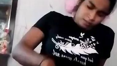 Indian horny girl fingering pussy viral clip