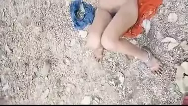 Outdoor Tamil Sex Video Blue Film Of Sex Starved Desi House Wife