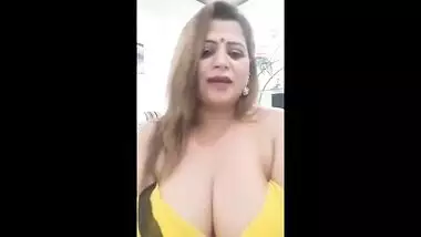 super desi hot milf in yellow