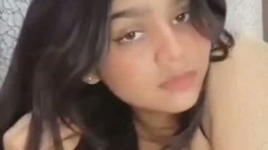 Horny babe desi fingering with hot expression