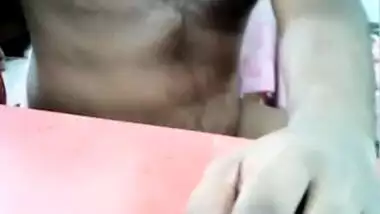 Indian guy rubs girlfriend's wet XXX pussy during sex webcam show