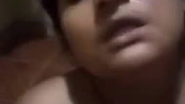 Chubby Girl Finering Her Pussy