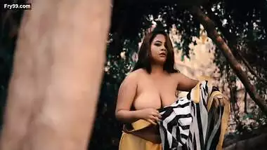 Parna Nude Saree Shoot