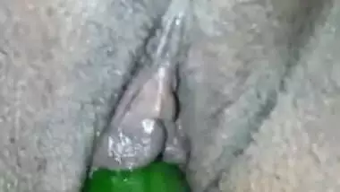Horny desi bhabhi masturbate with green cucumber