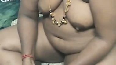 Paid Tamil slut aunty counting money in nudity