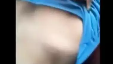 Desi sexy teen show her boobs