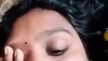Exclusive- Cute Look Tamil Girl Showing Her Boobs On Video Call