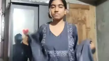 Girlfriend in burkha stripping and topless viral hot