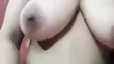 Viral tanker Bengali MILF fingering on video call