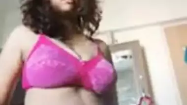 Big booby mature Bhabhi displays her huge nude boobs