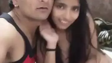 Sexy MMS Of Naked Delhi Girl Drinking With Boyfriend