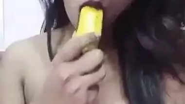 Shaggy boobed Desi bitch teasing with banana