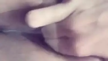 Beautiful tanker Bhabi Fingering her wet pussy 2 video’s part 1