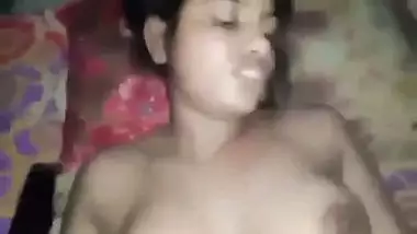 Uncle drills his 18 yr old niece’s pussy in a desi porn video