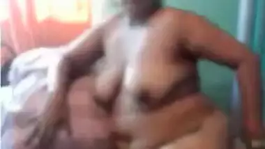 Chubby Indian aunty showing her asset on cam.