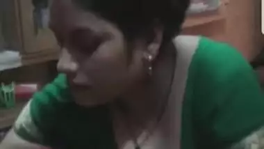 Sexy Aunty Huge Boobs and Cleavage