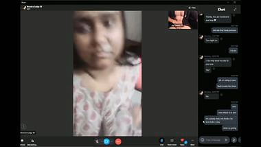 Desi girlfriend huge boobs show and playing