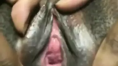 Hard pussy showing the depth of her mms vid