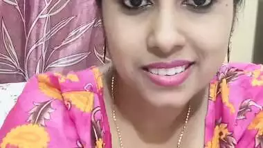 Rupa cleavage showing live show