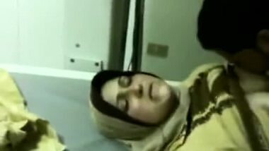 Desi Bhaiyya ke samne BHABHI ki chudayi BIG BOOBS HIJAB PAKI MUSLIM CUCKOLD