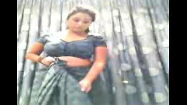 Fsiblog – Nri bhabi saree change on cam