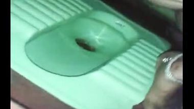 Desi sex videos of Tamil Wife Pissing at Bathroom