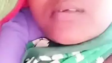 Tamil Bhabhi Showing Her Boobs