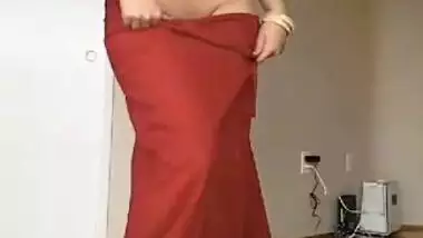Sexy Bhabi Strip Her Saree and Showing Ass and Pussy