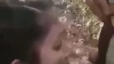 Lovely Desi XXX girl gives a hot blowjob outdoors till her boyfriend cum MMS