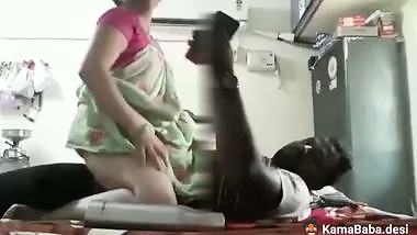 Dehati sex of Maharashtrian lady riding on her lover’s dick