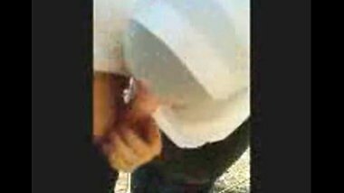 Fsiblog – Arab college girl giving outdoor blowjob to her lover MMS