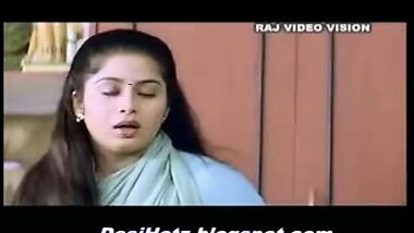 Sangeetha-meena wearing saree to the gold statue