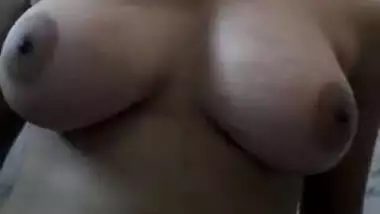 indian girl showing boobs and boobs in bra. rate my boobs.