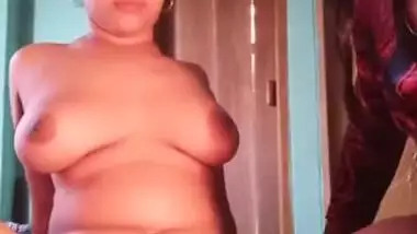 Desi Bhabi Showing boob and pussy