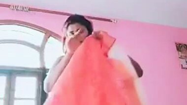 Swathi Naidu Covering Boobs With New Blouse