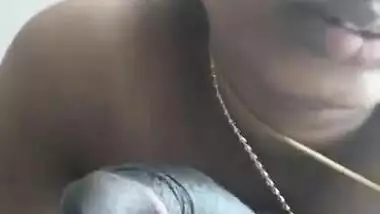Madurai hot cheating aunty sucking her husband's friend's cock