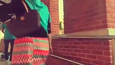 Hijab-GÃ¶ttin mit fettem Esel