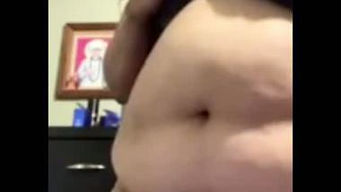 BBW desi nude applying body lotion viral video call