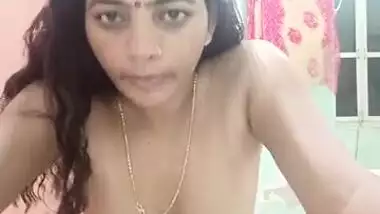 Desi with red dot on forehead performs XXX striptease in home video