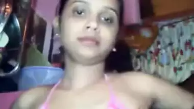 Desi XXX lady finally takes off striped bra that hides yummy tits