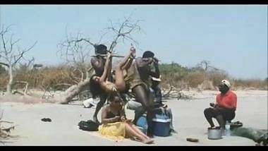 Indian Actress Kitu Gidwani Topless