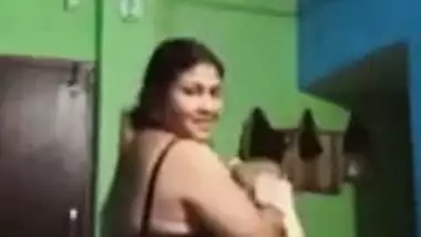 Bhabhi making nude clip for lover